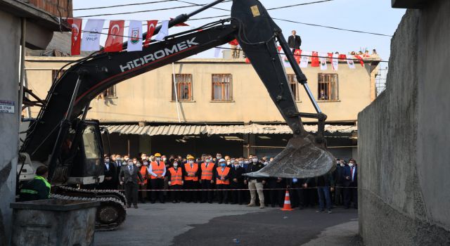 KÜLTÜR VE TURİZM YOLU İÇİN YIKIM VE ÇALIŞMALARI BAŞLADI