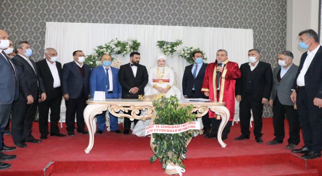 Aslan ve Çakallı ailelerinin mutlu günü