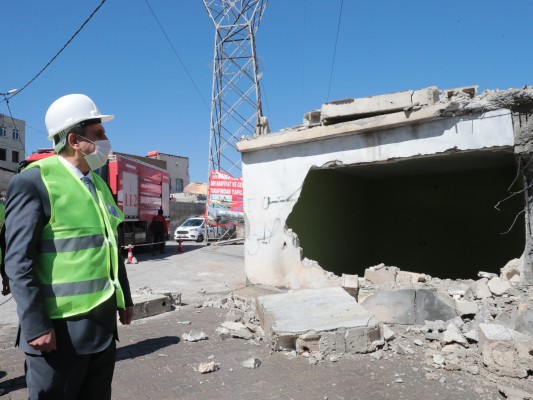 Büyükşehir, çarpık yapılarla mücadelesini sürdürüyor