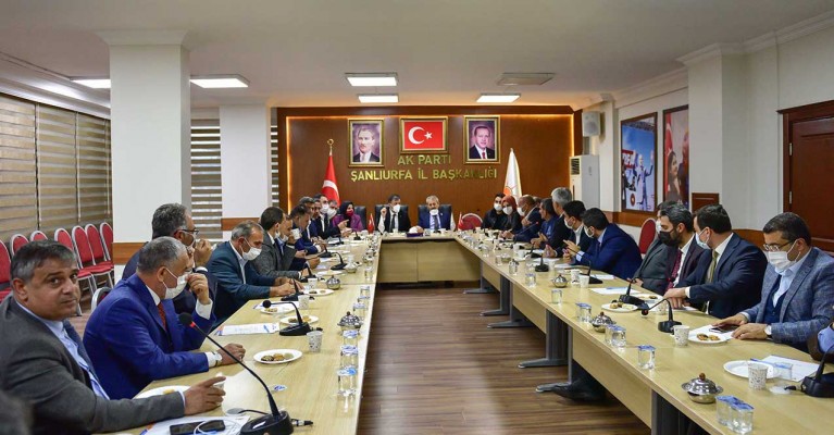 Çakmak'tan AK Parti'ye ziyaret
