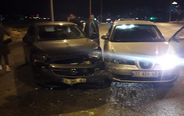 Haliliye’de 2 otomobil çarpıştı: 2 yaralı