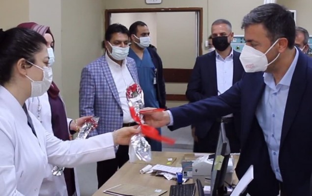 Kırıkçı, sağlık çalışanlarını ziyaret etti