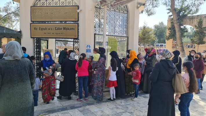 ‘Sabır Makamı’ ziyaretçi akınına uğradı