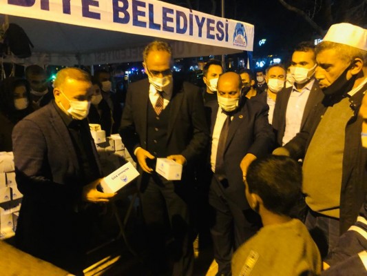 Şanlıurfa'da vatandaşlara kandil simidi ikram edildi