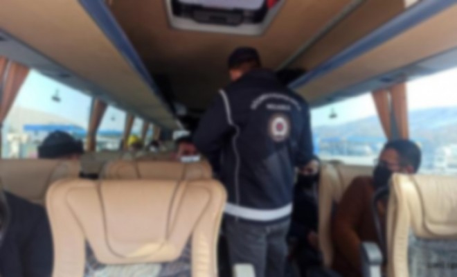 Urfa’dan yola çıkan göçmenler Osmaniye’ye yakalandı