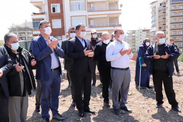 Baydilli caminin temel atma törenine katıldı