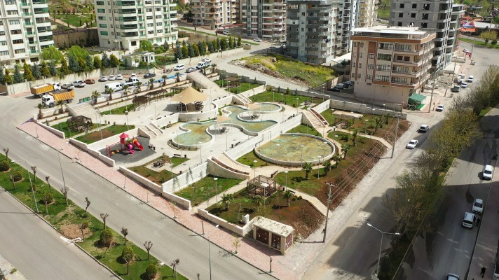 Karaköprü’de yeşillendirme çalışmaları sürüyor