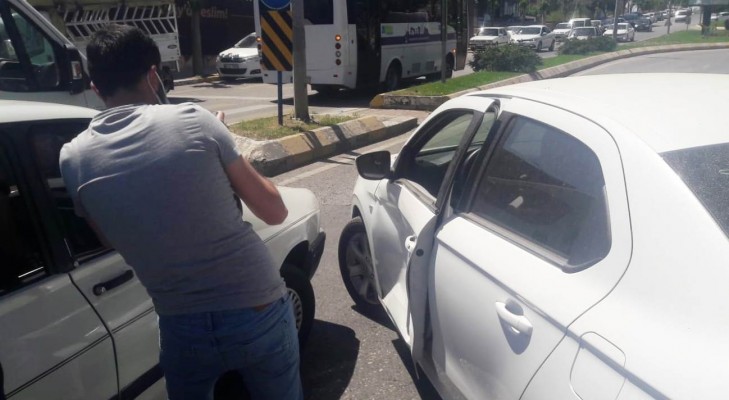 Şanlıurfa'da iki otomobil çarpıştı: 1 yaralı