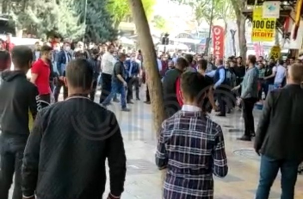 Zabıta ile seyyar satıcılar birbirine girdi