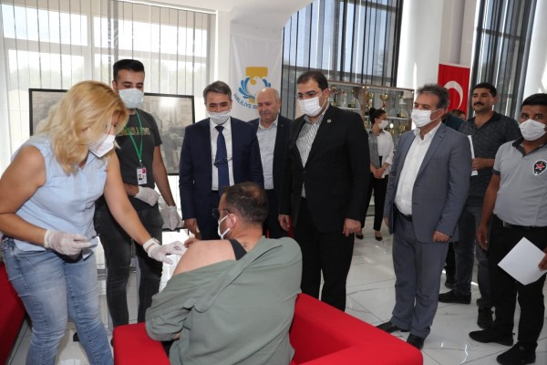 Belediye personelleri aşı oldu