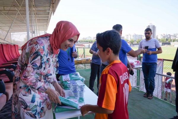 Çakmak, futbol yaz okulunu ziyaret etti