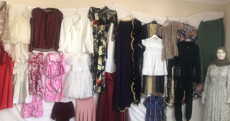 El emeği göz nuru kıyafetler çocukların yüzünü güldürdü