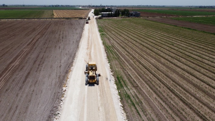 Harran'da yollar sıcak asfaltla buluşuyor