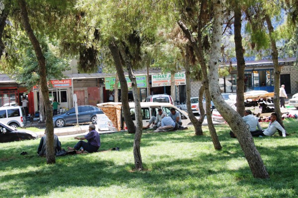 Hava sıcaklığı, parklara akın ettirdi
