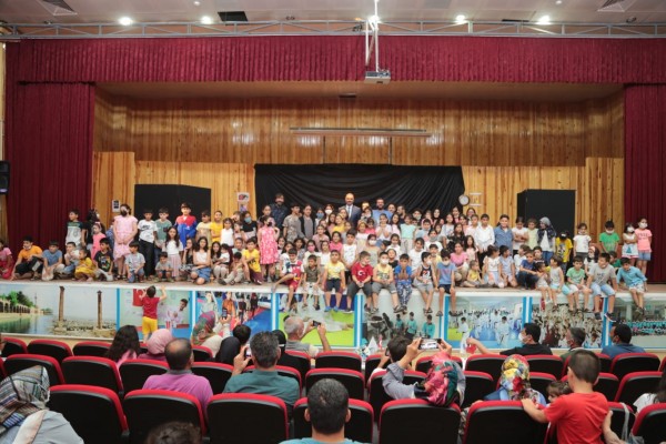 Kuş, Eyyübiyeli çocukları yalnız bırakmadı