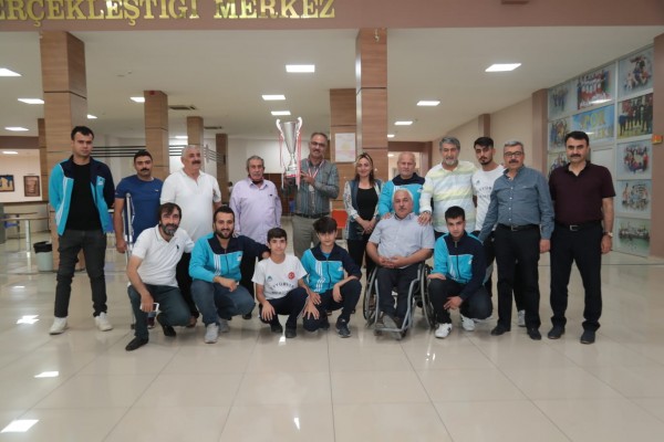 Kuş, şampiyon takımı tebrik etti