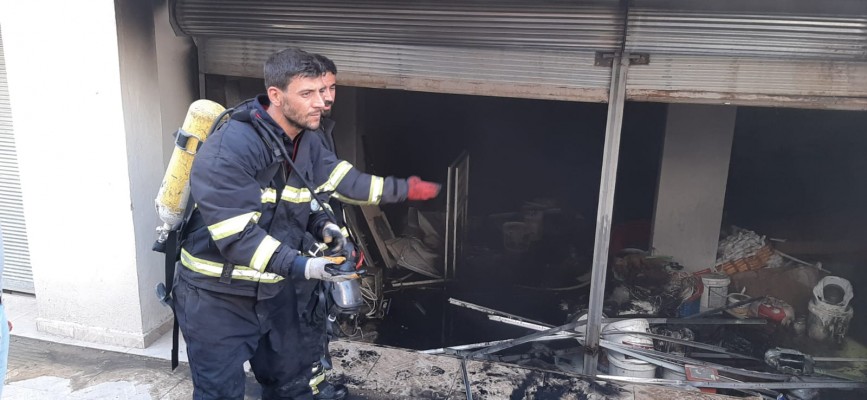Şanlıurfa'da bir depoda çıkan yangın söndürüldü