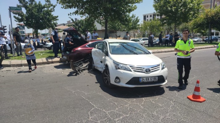 Şanlıurfa’da otomobiller çarpıştı: 7 yaralı