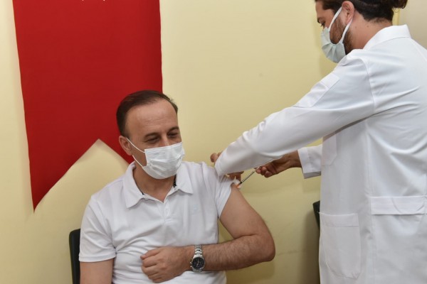 Vali Erin, 3'üncü doz aşısını oldu