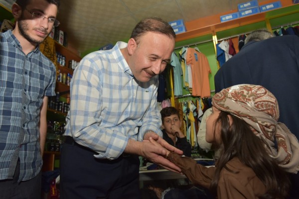 Vali Erin, Telabyad’da halkı ve çocukları sevindirdi