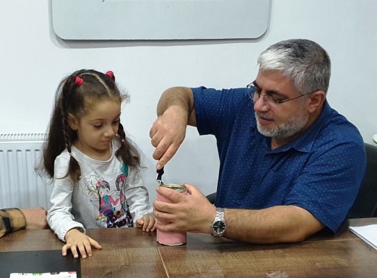 Kumbarasındaki parayı mağdur olan vatandaşlara bağışladı