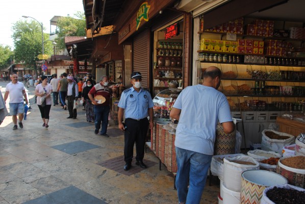 Şanlıurfa'da kaldırım işgalleri denetlendi
