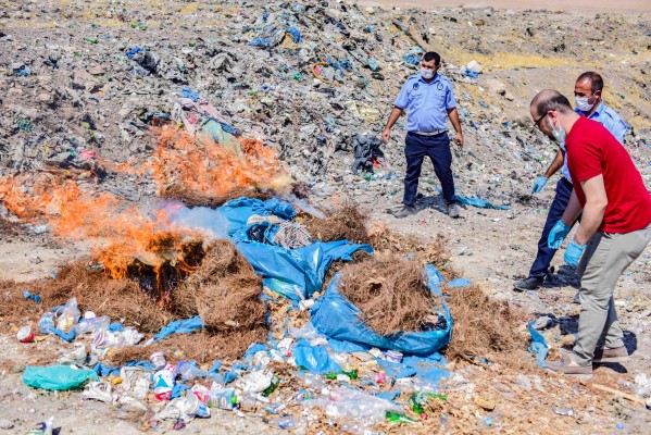 Şanlıurfa'daki iş yerinde bozulan mallar imha edildi