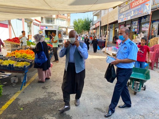 Siverek'te zabıta ekipleri semt pazarlarını denetledi