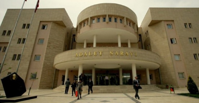 Zabıta aracına saldıran seyyar satıcı tutuklandı