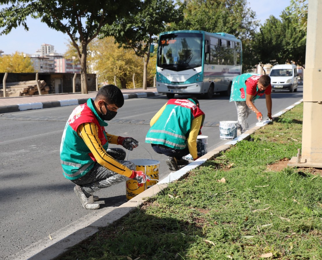 Karaköprü'de bordür taşları onarıldı