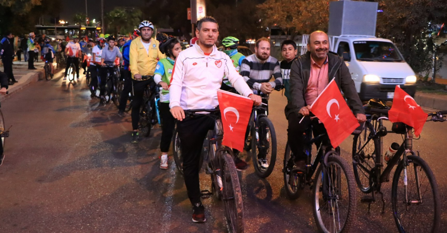 Şanlıurfalılar Cumhuriyet için pedal çevirdi