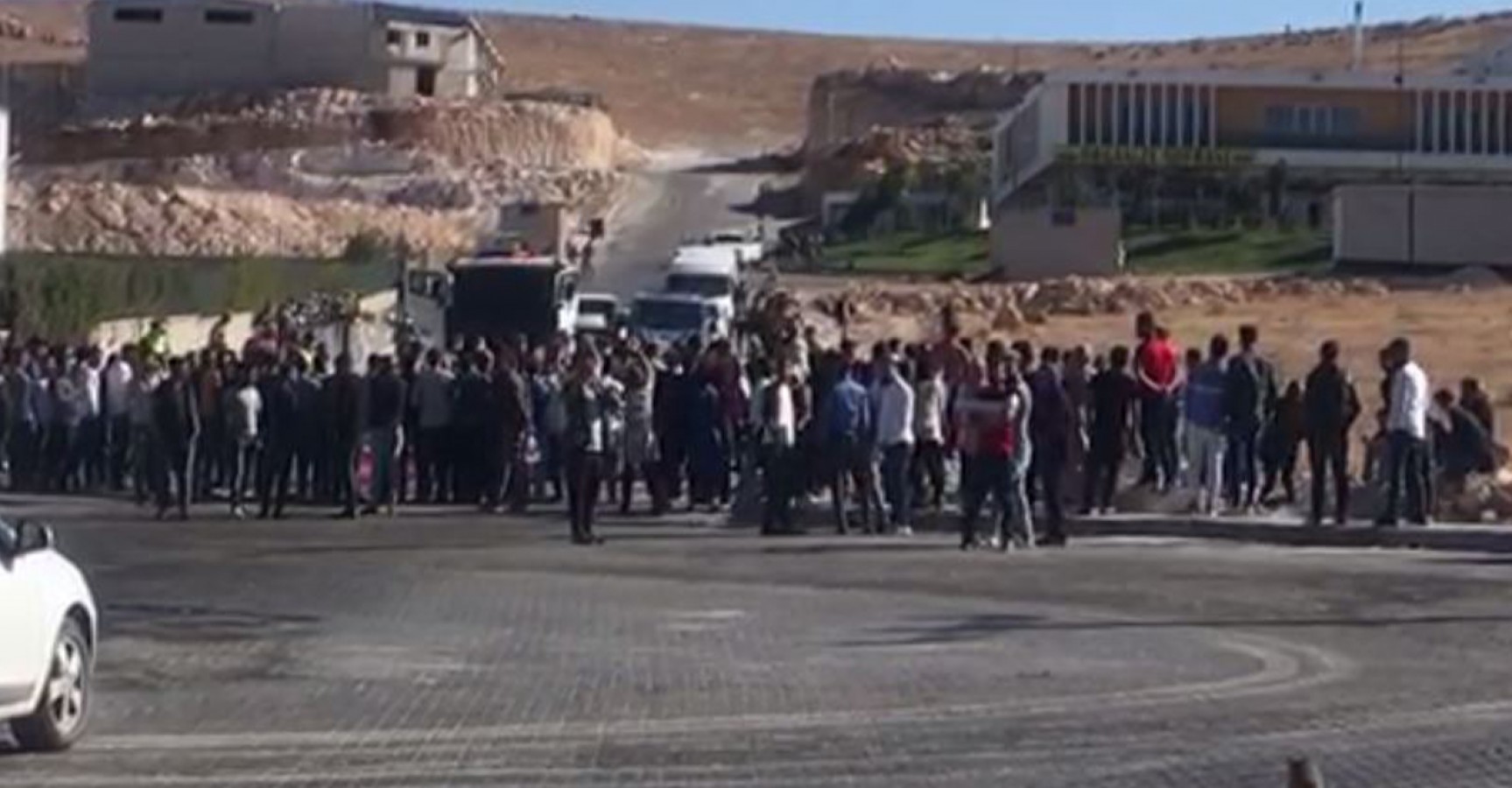 Urfa'da işten çıkarılan işçiler haklarını istiyor!