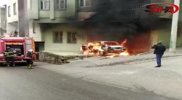 Urfa'da otomobil alev alev yandı