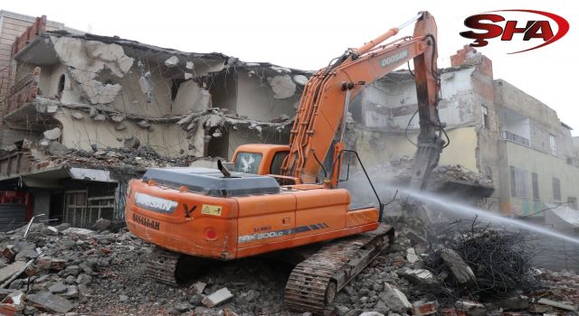Haliliye'de metruk binalar yıkılıyor