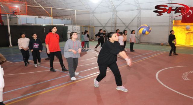 KARAKÖPRÜ’DE GENÇLER ZAMANINI SPORLA DEĞERLENDİRİYOR