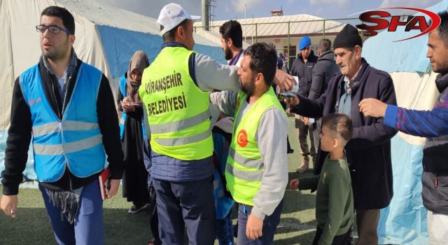 Viranşehir Belediyesi depremzedelere kandil simidi dağıttı