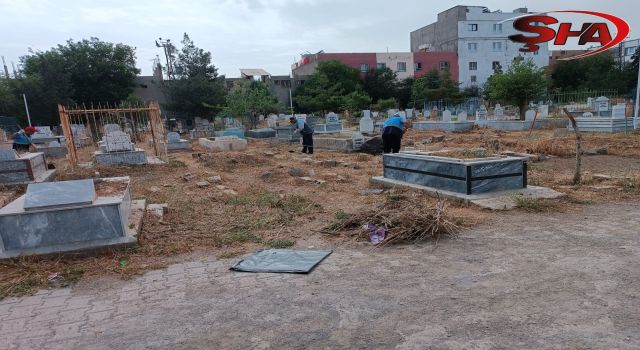 Viranşehir Belediyesi’nden mezarlıklarda genel temizlik çalışması