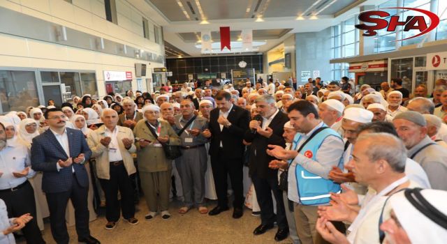 Urfa'dan ilk hac kafilesi dualarla uğurlandı