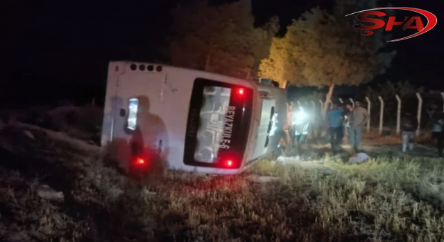 Şanlıurfa'da devrilen servisteki 15 işçi yaralandı