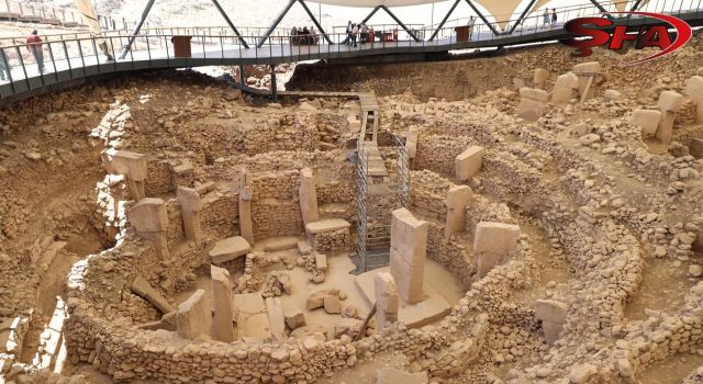 Göbeklitepe’de yan yatmış insan heykeli bulundu
