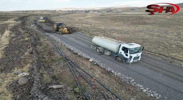 Siverek’te kırsal yollar betonla güçleniyor