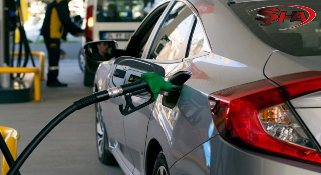 Akaryakıt fiyatları yarın değişecek: Benzine indirim geliyor