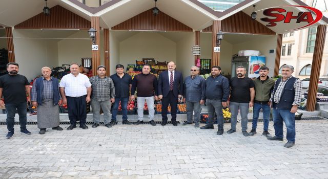 BAŞKAN GÜLPINAR, YENİLENEN PAZAR YERİNDE ESNAFLA BULUŞTU