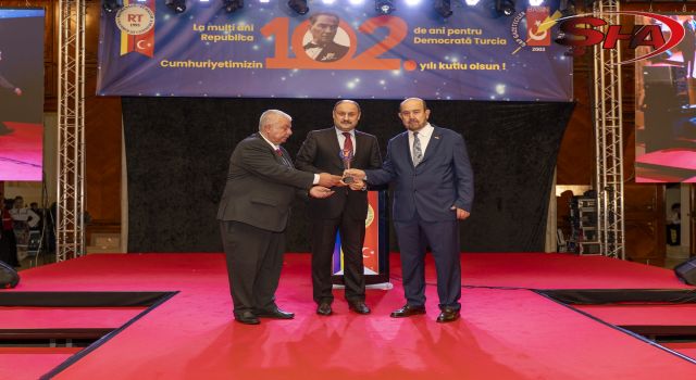 BAŞKAN GÜLPINAR’A “YILIN EN BAŞARILI BELEDİYE BAŞKANI” ÖDÜLÜ