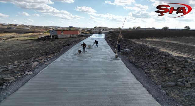 Büyükşehir, Siverek kırsalında beton yol çalışmalarını sürdürüyor