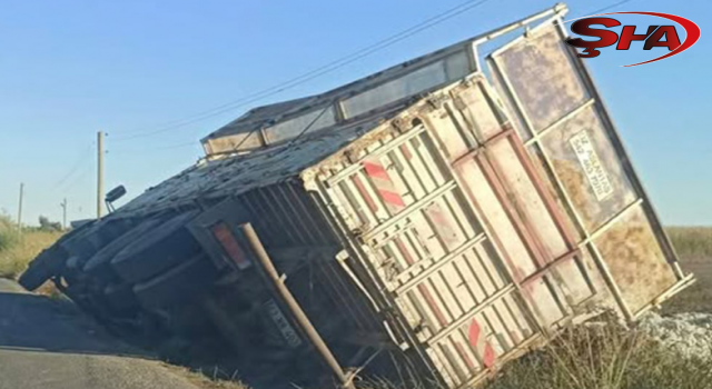 Şanlıurfa’da pamuk yüklü kamyon devrildi: 1 yaralı