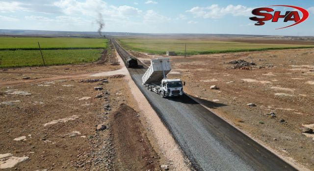 Büyükşehir, Hilvan’da 5 kilometrelik yolun sathi asfalt çalışmalarını tamamladı
