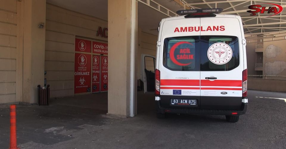 Şanlıurfa’da kontrolden çıkan otomobil refüje çarptı: 3 yaralı