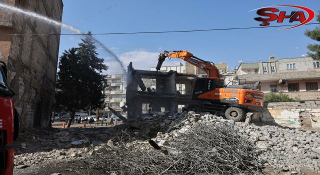 BÜYÜKŞEHİR, 25 METRELİK YOL PROJESİ İÇİN 59 BAĞIMSIZ YAPININ YIKIMINI TAMAMLADI