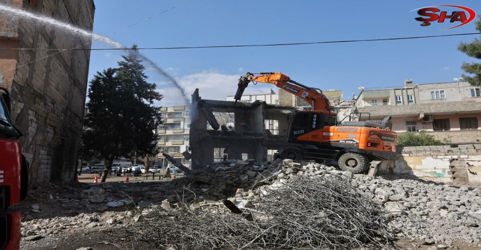 BÜYÜKŞEHİR, 25 METRELİK YOL PROJESİ İÇİN 59 BAĞIMSIZ YAPININ YIKIMINI TAMAMLADI